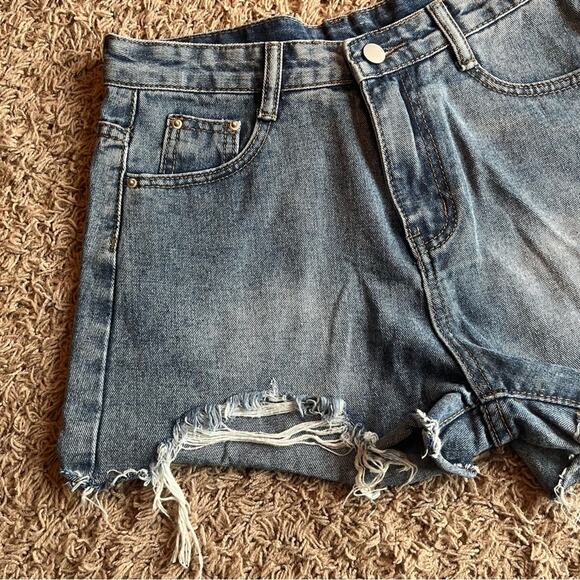 Sozo-One Distressed Medium Wash Jean Shorts Size Large - Picture 5 of 8